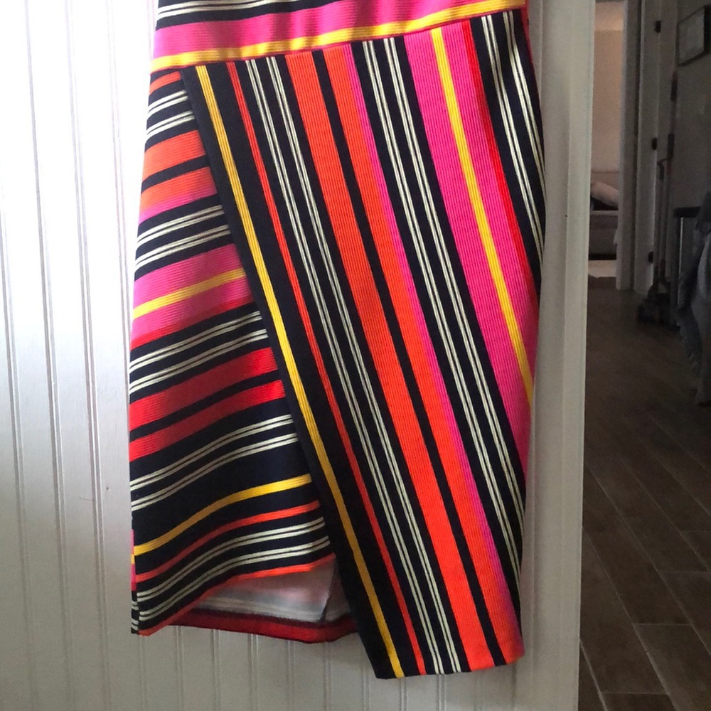 Striped midi dress with asymmetrical bottom - Picture 3 of 5